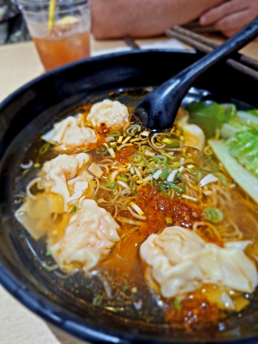 I'm lucky I have somewhere to go in Brighton to satisfy my craving for a bit of Hong Kong food every now and then. Wonton noodles with iced lemon tea today.
