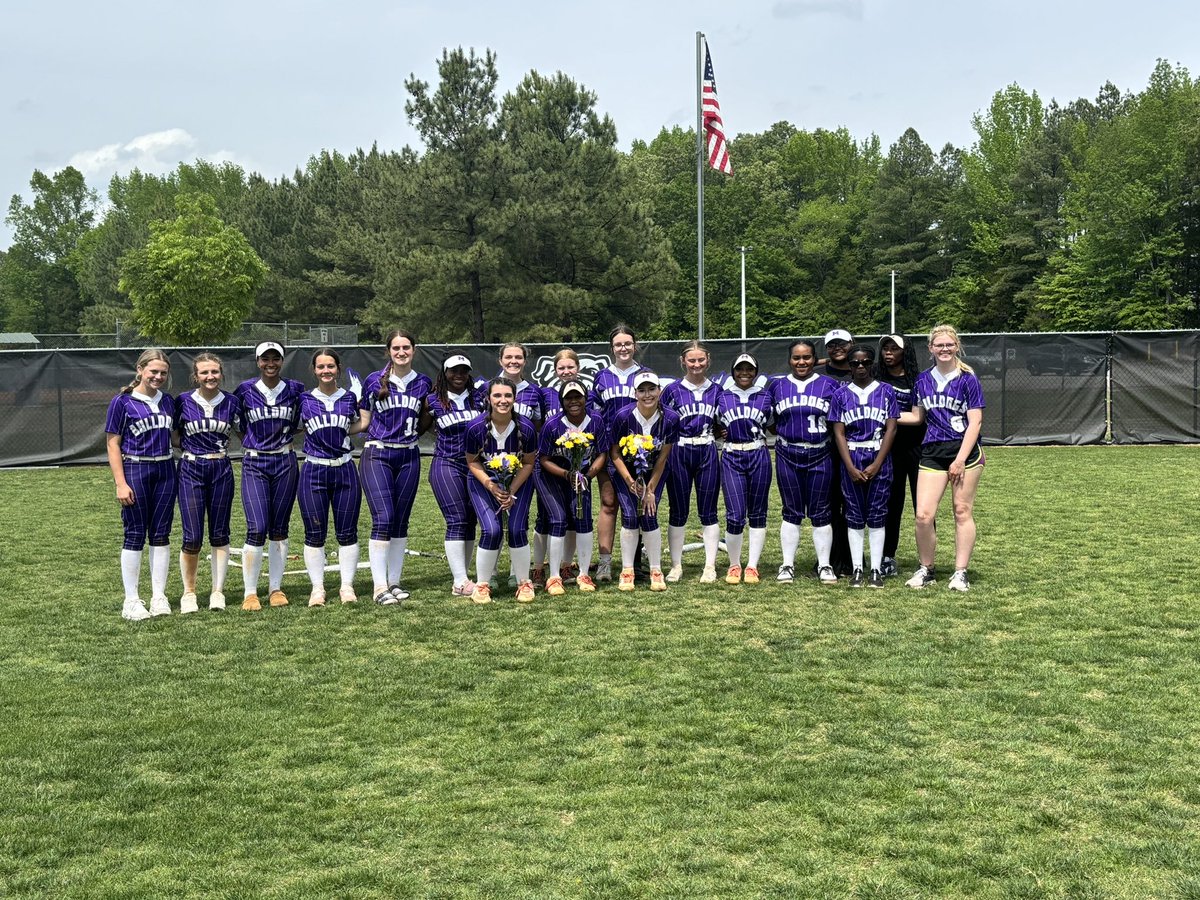 LadyDawgsRBI's tweet photo. Happy Senior Day to our 3 Dawgs! What great weather we had today. Lots of tears and laughs were shed, however we ain’t done yet! https://t.co/bX0wuxQBbz