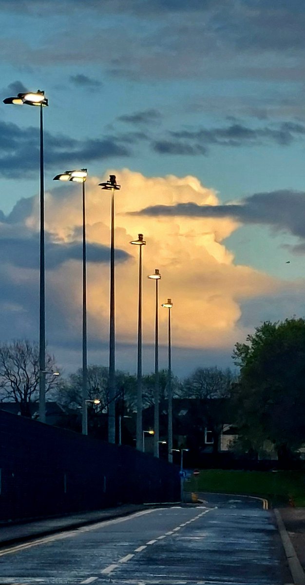 Eastern urban sky at sunset tonight in Glasgow. @CloudAppSoc @GlasgowWEToday