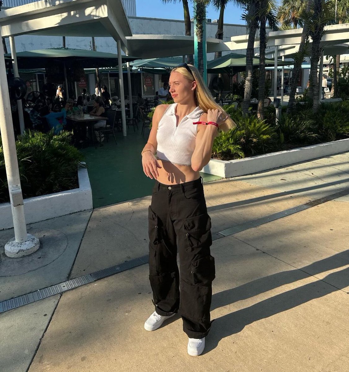womensbasketb12's tweet photo. Paige is glowinggg ☀️ https://t.co/tsp8pfb9qa