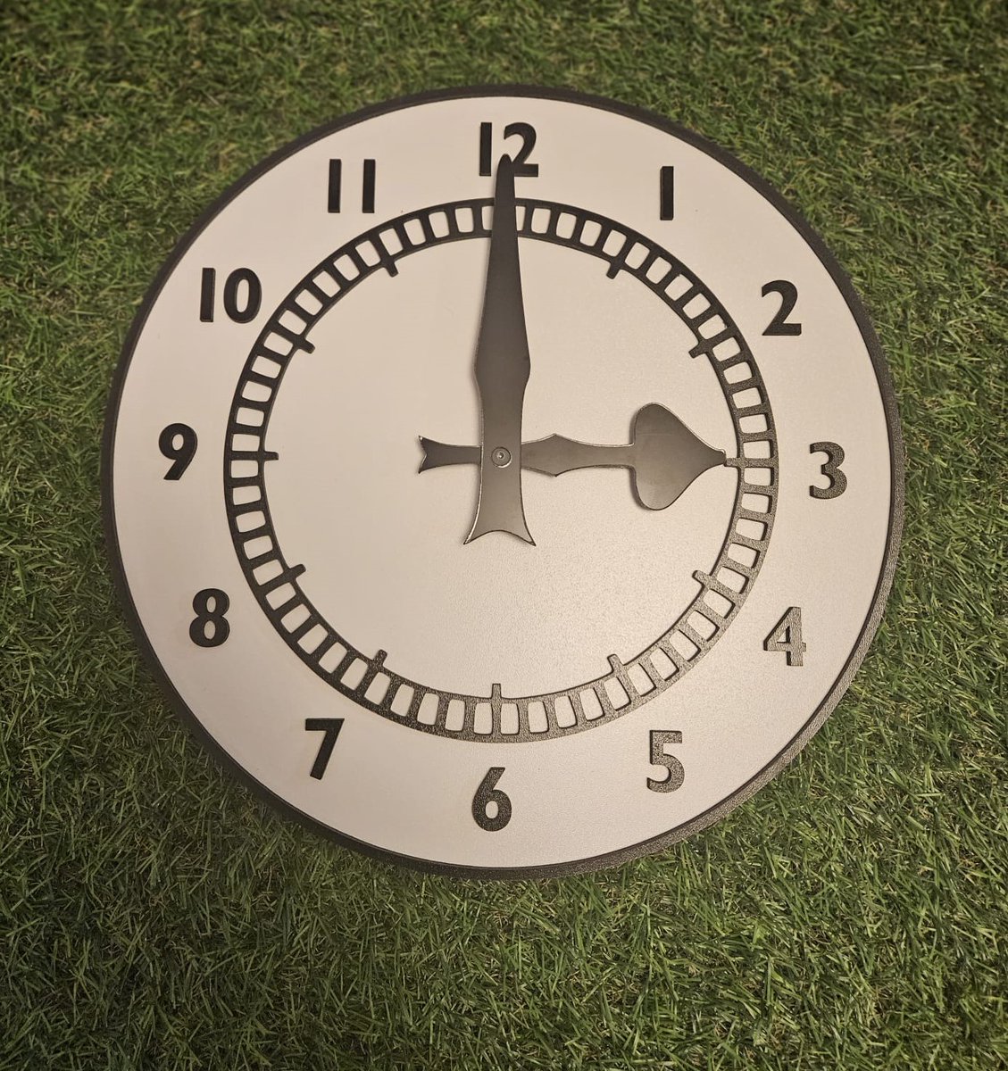 sliney66's tweet photo. 🚨 BEST COMPETITION EVER 🚨 
WIN ALL THIS WHEN WE BEAT SP**S. 2x LARGE WALL BADGES (37X46CM)
CLOCK END WALL CLOCK
HENRY MOUSE MAT
NORTH LONDON IS RED TSHIRT
OLD CREST T-SHIRT
LIKE, FOLLOW AND RETWEET TO ENTER. https://t.co/2fEenKoeu3
#ARSENAL #GUNNERS #AFC #TOTARS #GOONERS #COYG https://t.co/KU74HRifNV