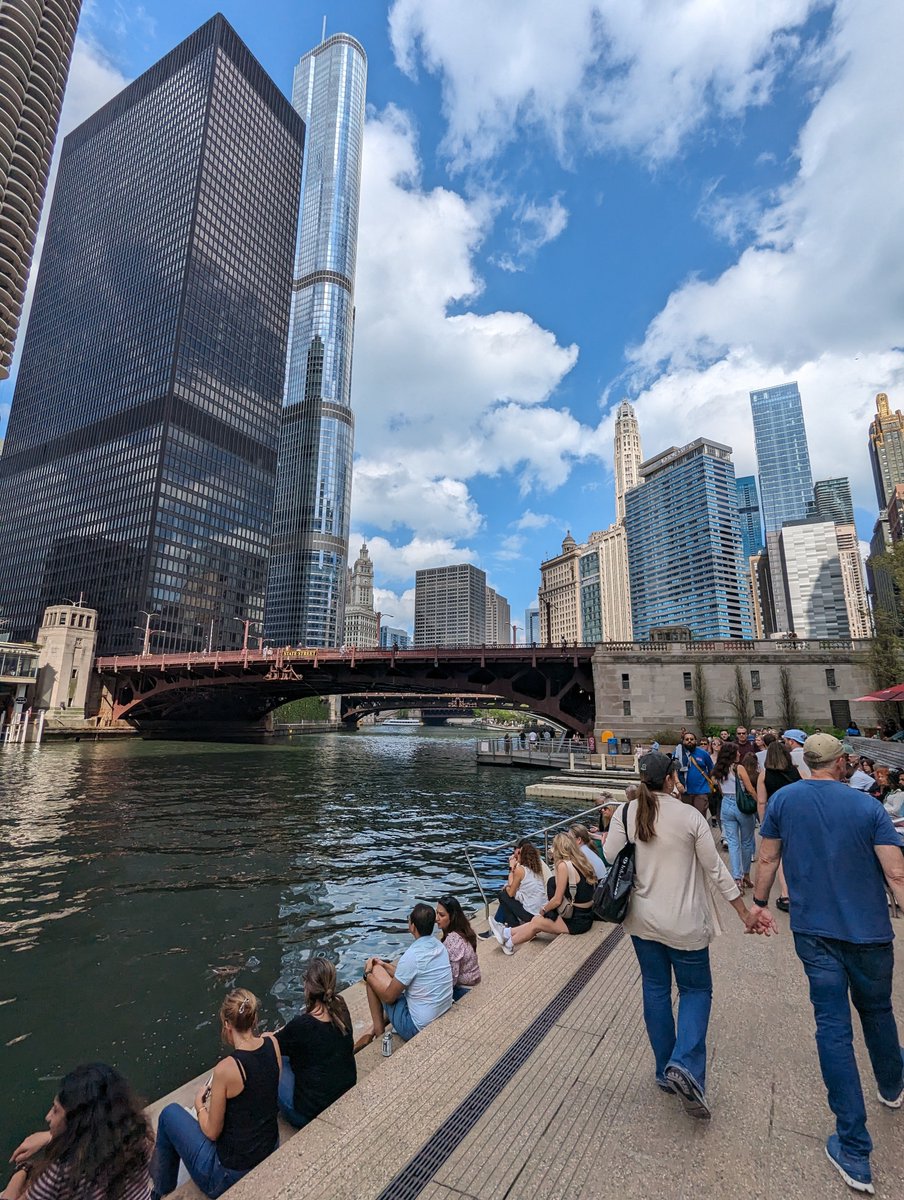 alanthefisher's tweet photo. The Chicago Riverwalk should absolutely be on everyone's travel lists. It's easily one of the most unique  and fantastic urban spaces in the US https://t.co/ilVYixqVPV