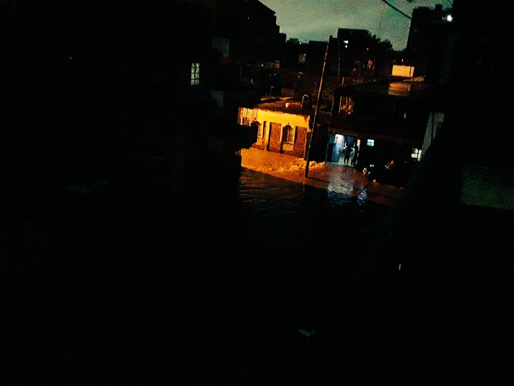 Story za Tahmeed,KDF soldiers vs Kenya Police Officers fight in Likoni Ferry Mombasa kwanza weka kando. This is my neighbourhood & this is how water is flowing through houses. Ppl living in ground floors wanachota maji from their houses hawalali. Sad. JKIA #flooding Mashirima