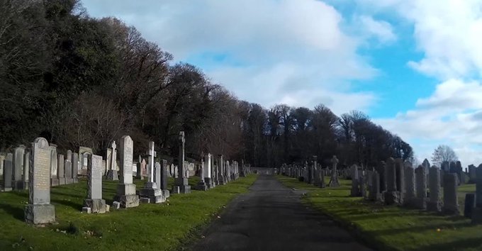 As requested this evening, Tour #Scotland travel video Blog with #Scottish music, of a wee drive around the #Cemetery on ancestry, genealogy, family, history visit to #Burntisland, #Fife Graves in the graveyard include Ross Smith tour-scotland-photographs.blogspot.com/2020/11/late-a…
