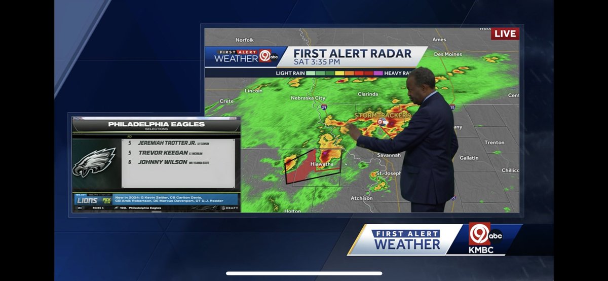 📺 3:40 p.m. - We’ve got team coverage of TORNADO WARNINGS for northern parts of Missouri and Kansas right now on @kmbc #Mowx #Kswx #Kcwx