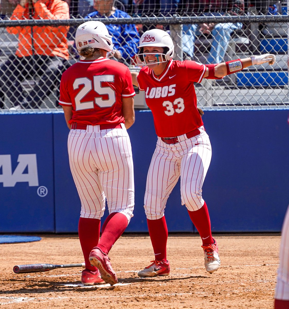 Take your stroll, <a href="/YeattsChloe/">Chloe Yeatts</a>.

Chloe hits her 8th HR of the season.
UNM 2, BSU 0
#GoLobos