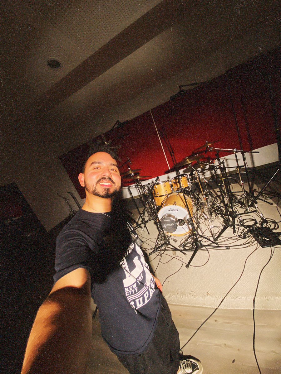ivan_castrom's tweet photo. 1️⃣ Recording en casa @mixfactoryestudio 
2️⃣ @camiloaldanabass cuadrando los tracks pa’ grabar
3️⃣Cookie coquette 🫶🐶
4️⃣ La oficina más cómoda del mundo @ludwigdrumshq @anatoliancymbalsofficial https://t.co/S0dS8RdHVF