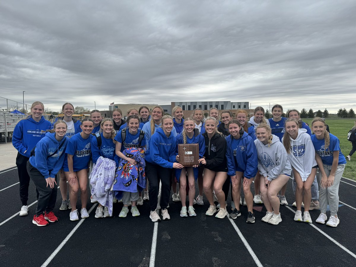 Congratulations to the ladies for capturing Conference Runner-Up! 🥈 The boys took 🥉 as a team! 👏🏼👏🏼