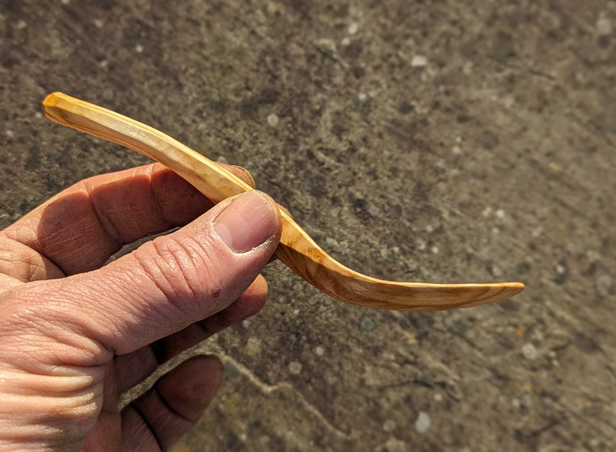 This cherry spoon turned out nice ☺️

@Madein_Mon @RobertSorby #woodcarving #whittling #woodlove #greenwoodworking #greenwood #handcarved #spoon #woodenspoon  #spooncarvingisgoodforyou #spooncarving #slöjd