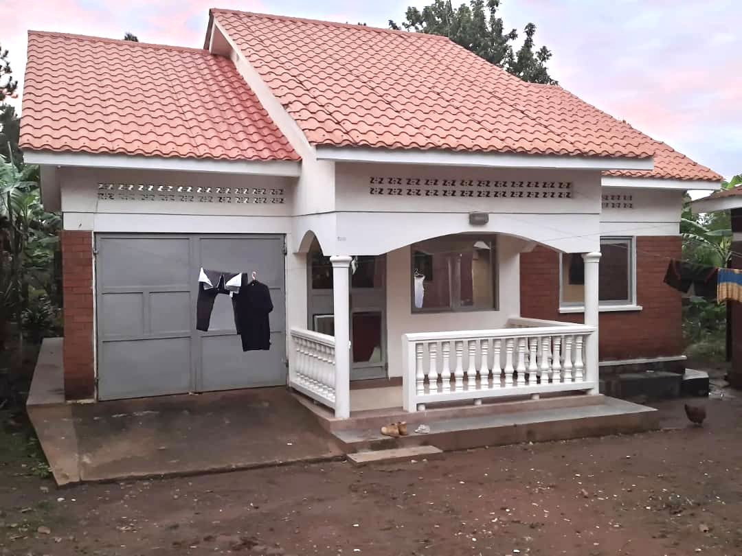 Property for sale: Namugongo- Kira Nsaasa Road Just off the Anglican Shrine Price: 135m ugx 3 bedrooms + Boysquarters 100ft X 50ft ~ 12 decimals ready title +256 708 732 104