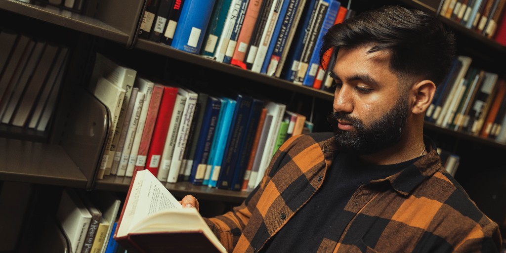 Looking for finals study tips? We've got you!
1. Create a study schedule &amp; avoid cramming.
2. Use active learning techniques like flashcards or practicing exam questions to help reinforce understanding &amp; improve retention.
3. Prioritize sleep &amp; health &amp; avoid all-nighters!