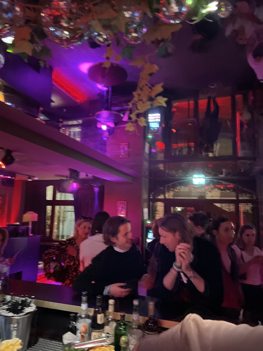 Elmozen's tweet photo. Working @ munichs finest Club!

Who wants to come over for some Drinks?🍹 @Lenbachs https://t.co/K5KIjNerSD