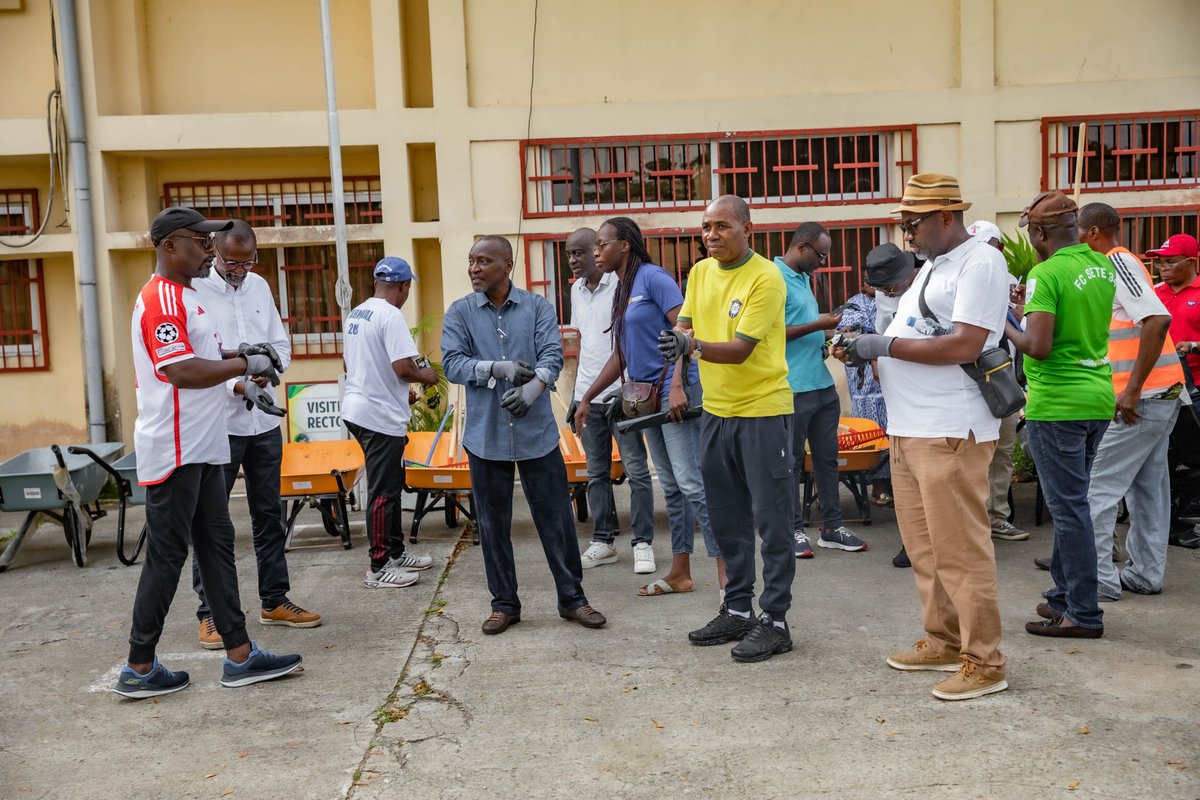 Journée de la restauration du cadre universitaire ce samedi 27 avril : excellente mobilisation de l'équipe rectorale, du personnel administratif, des étudiants et des partenaires
Cap à garder : 0 déchet !!!
#0déchet
