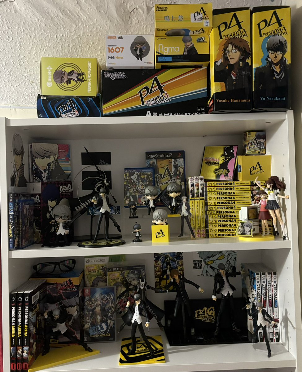 WAHHH THE PERSONA 4 SECTION IS FINALLY DONE OMFG. this took literally all day to perfect and honestly im still not entirely happy with how it looks but we move 

now we move onto the p5, 3 and 2 shelf (dw thats all just a single shelf LOL)