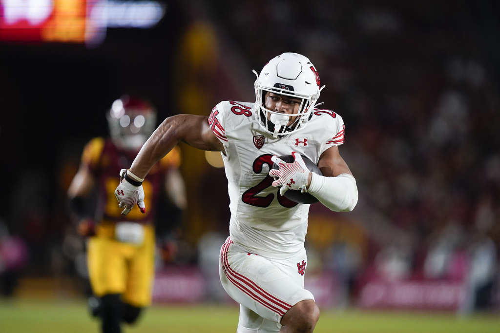 Utah safety/running back Sione Vaki was selected in the 4th round of the NFL Draft by the Detroit Lions, who plan to use Vaki as a running back. abc4.com/sports/sione-v…