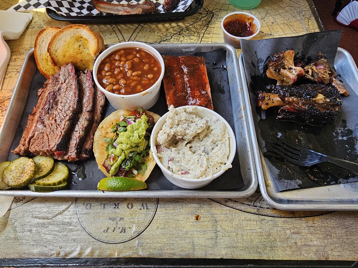 So lately I've made the decision to seriously better my health/body. Drop some weight. I've been pretty consistent for 2 weeks. Working out, eating better etc. So today I earned my cheat meal. Boy it was epic. Spot in Hemet, CA. Best BBQ in SoCal. Destination Smokehouse. 🤤🔥🔥