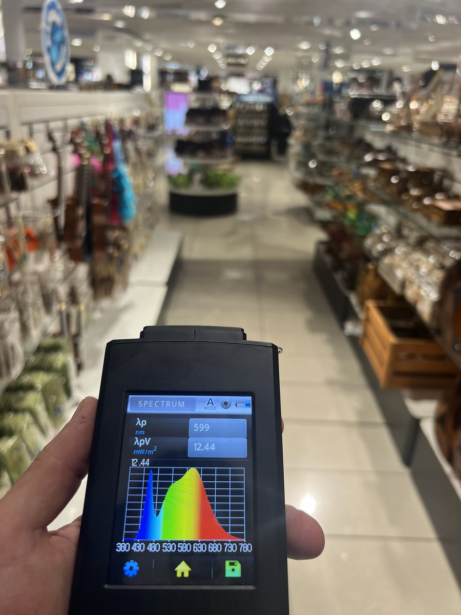 LIGHT SPECTRUM THREAD 💡 🌞

Showcasing different environments I measure to show the difference between man made light & natural sunlight 

1) Airport Duty Free Shop 

High spike ~450nm blue light (peak circadian disruption wavelength) 

Low red (630-700nm)

Almost no infrared.