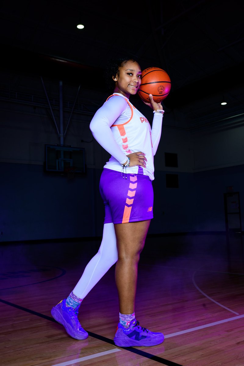 ThatsErica4U's tweet photo. Is she a model or a baller ππ½ββοΈπ @J_Cherry_2025 #NoMakeup #JustLashes & #LipGloss @Reese10Angel says you can be both πππΎ https://t.co/H3wa7bX5BX
