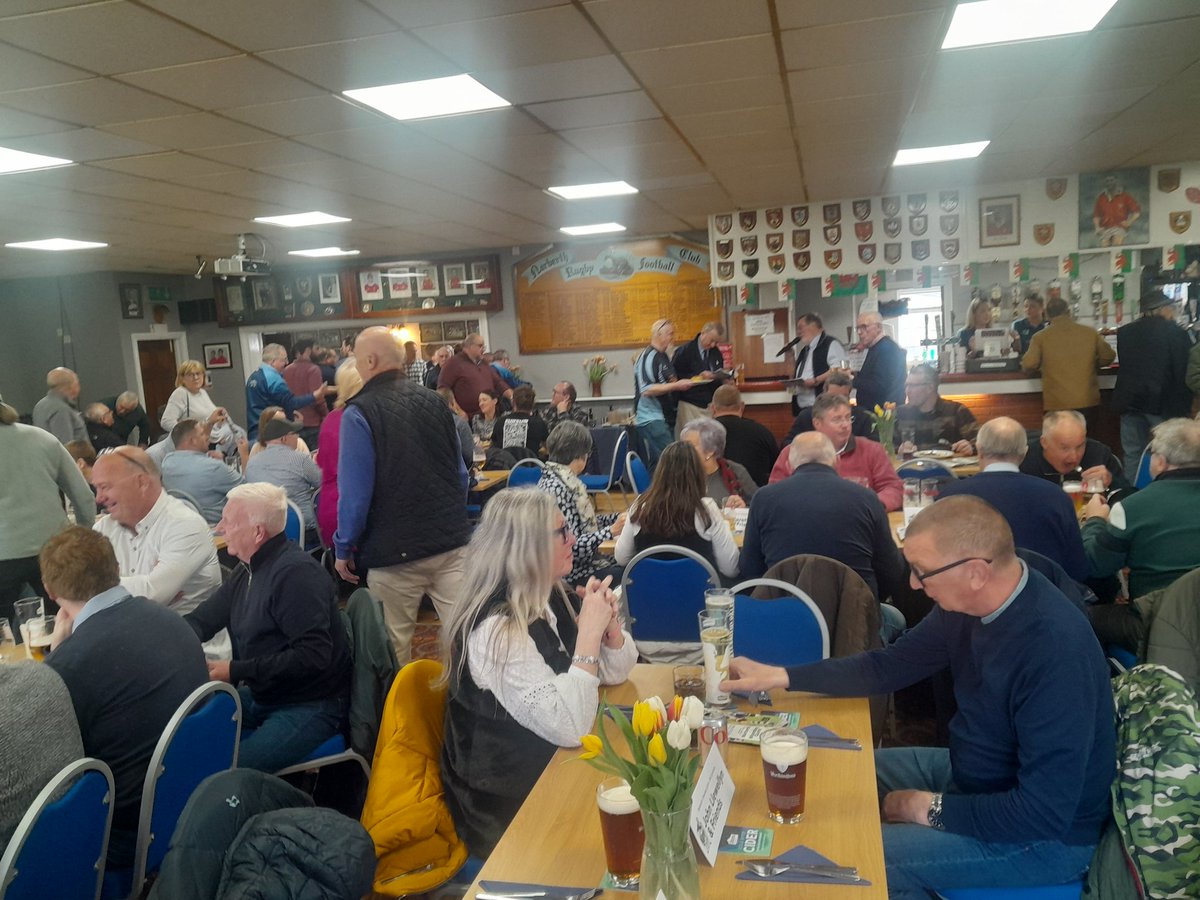 Honoured to be invited as a Guest @Narberth_RFC today for supporting with Funding & Facilities and even more honoured to present the trophy for winning Championship West League 👏 🏉🌟Amazing inclusive clubhouse with fantastic committee behind scenes @WRU_Community @WRU_Scarlets