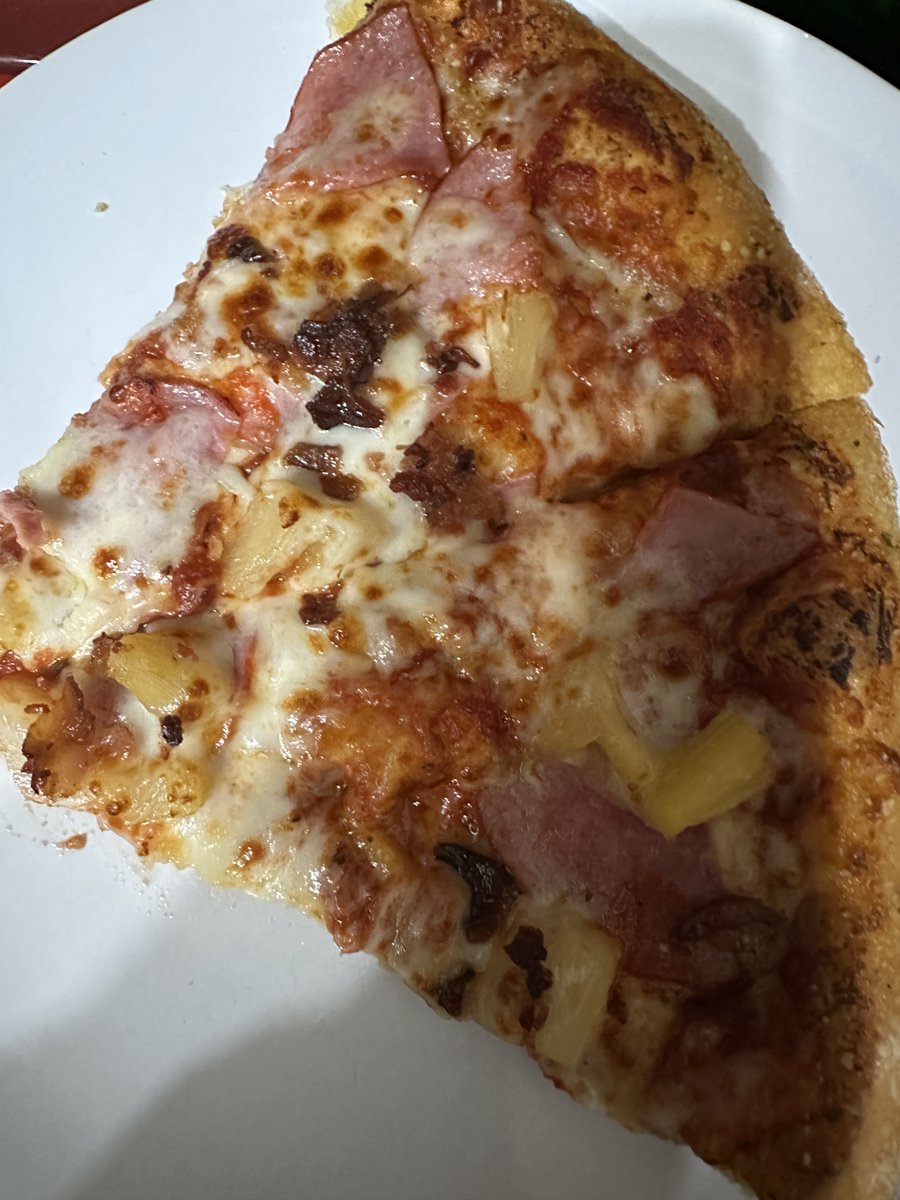 Because apparently everyone wants to be all crazy today. There it is. Pineapple on pizza. And it’s delicious.  #pizza #lovepizza #pineapple