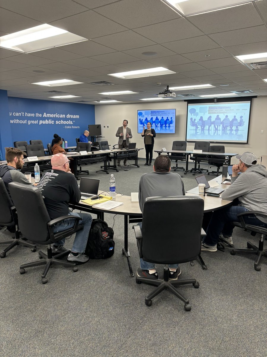 PremierEDLeader's tweet image. Honored to again present to a new @DrakeUniversity leadership cohort for aspiring superintendents! Thanks to @MageeDT for the opportunity to help build the capacity of #EducationalLeaders