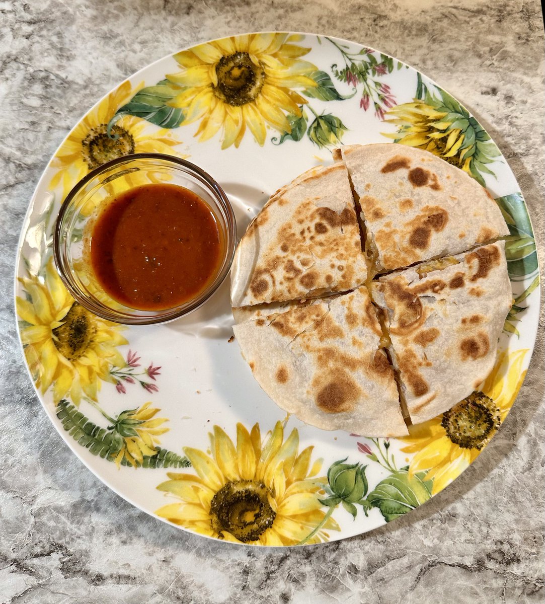 Homemade chicken quesadillas it’s what’s for dinner. That Red Sauce courtesy of HEB. Thrilled to have one right across the street from my office finally. No driving 40 minutes to get to one.