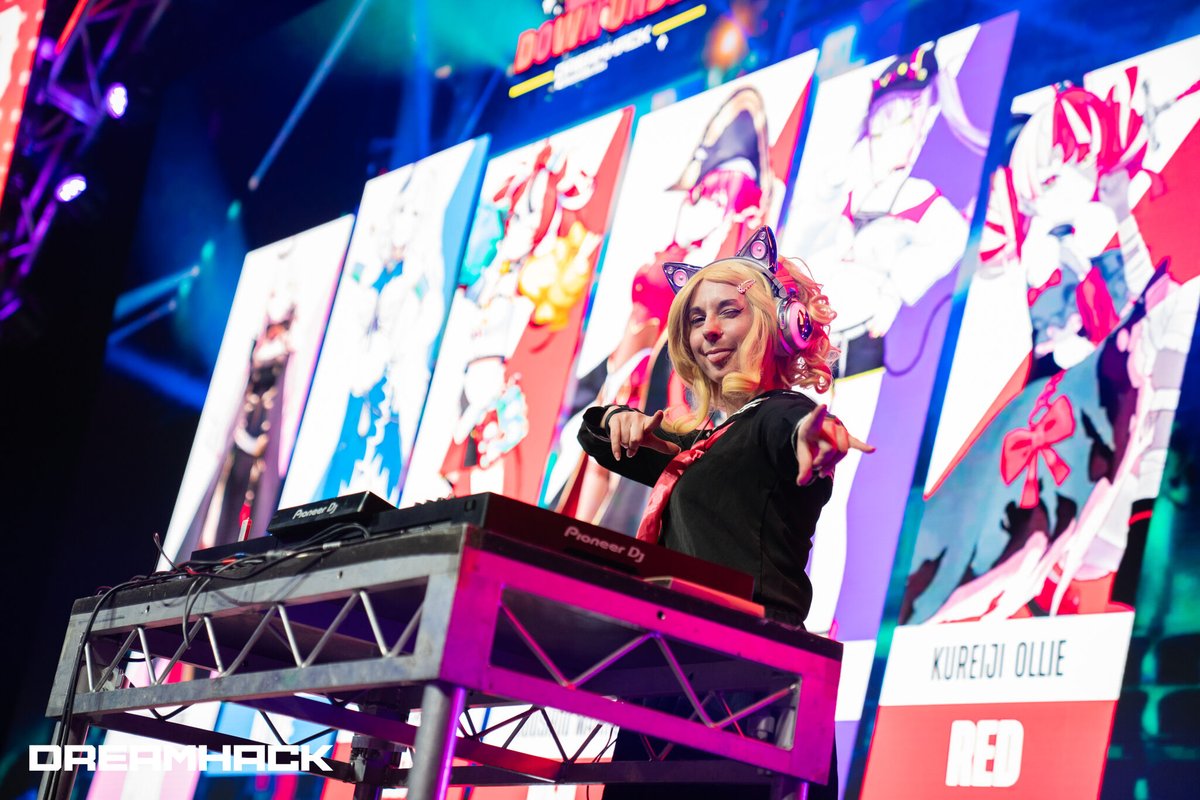 Shoutout to @Jadeabella_ for the awesome set last night in Rod Laver Arena before the @hololive_En x DreamHack concert kicked off! ✨ 🥳