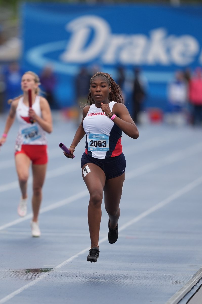 𝟐𝟎𝟐𝟒 𝐃𝐫𝐚𝐤𝐞 𝐑𝐞𝐥𝐚𝐲𝐬: ☑️

That concludes the 2024 Drake Relays for the Urbandale J-Hawks!

The J-Hawks had 2⃣ medal winners (D. Med & 800M) and 5⃣ Top-10 finishes!

📸: @MPutneyMedia 
🔗: tinyurl.com/yzfyzt94

#JHawkNation #GoRelays