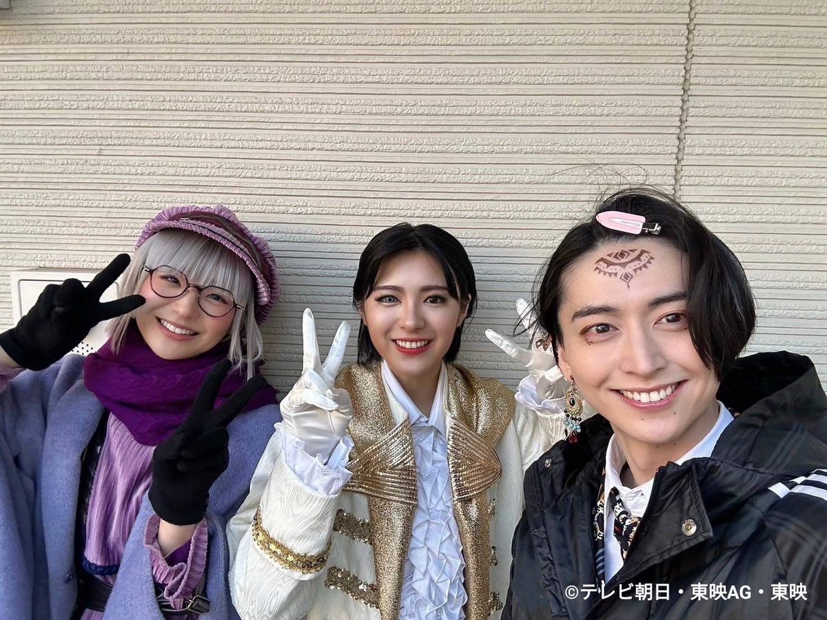 映画『キングオージャーvsキョウリュウジャー』
公開中です！！
様子のおかしい王様たちをお届け！！！
モルは通常運転です(？)
是非ご覧ください☺️

#キングオージャーVSキョウリュウジャー 
#キングオージャー