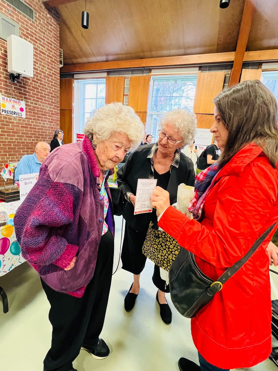 Lovely afternoon at the @st_cuthberts Spring Fair in #Leaside. It was nice to see familiar faces, browse through used books, and mark the season with our community. #DVW #DonValleyWest