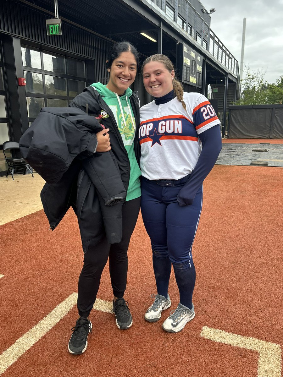 KDLefty08_2026's tweet photo. Back in Eugene💚🦆 Thank you @MelyssaLombardi, @Sam_Marder, @lysssscat32, @syd_syd2, & @MariahLopez42 for the wonderful hospitality! Thankful for all of the instruction and feedback as always! Good luck as post-season comes around the corner! #Sco #OnlyInOregon #GoDucks
@TGASciara @TGA_Turner @topgunfastpitch @DrRandiDavis @ExtraInningSB @MaxPreps @PGFnetwork @Gatorade @tagupSoftball @RapsodoSoftball @RPHSSBPanthers