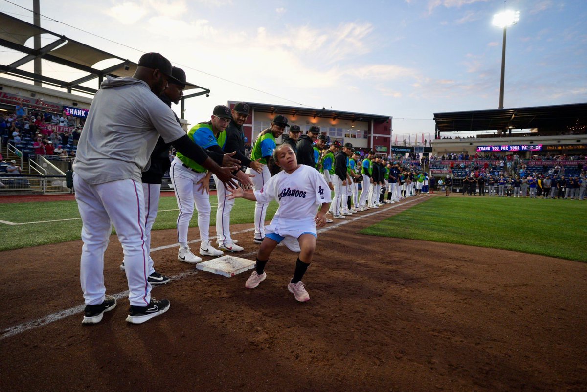 BlueWahoosBBall tweet picture