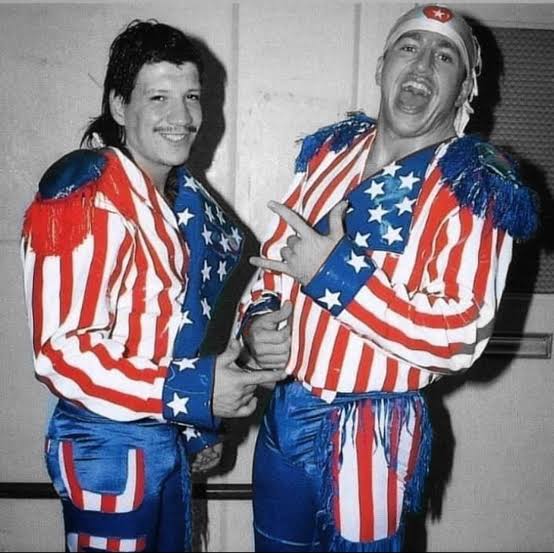 cesarulices's tweet image. Cómo que @jmguillent como que estás escorias que aparecieron en #TriplemaniaXXXII le va a decir #LosGringosLocos los únicos y originales y jamás igualados seran #EddieGuerrero y #LoveMachine