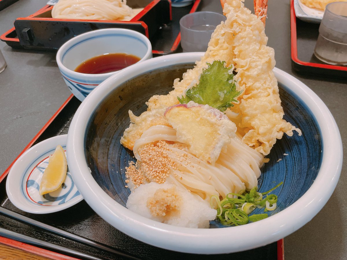 おか泉
着席と同時に着丼して草