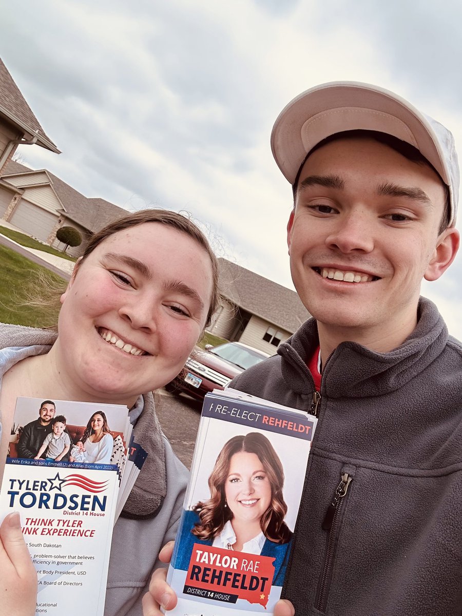 TaylorRehfeldt's tweet photo. 🚪We had an incredible day of door knocking, sign delivery, and heartfelt conversations! From chats about family to property taxes, education, and healthcare... today was all about making sure I'm working on the issues important to YOU. #rehfeldtforhouse #advocacy #sddistrict14 https://t.co/O1Oob2JpDM