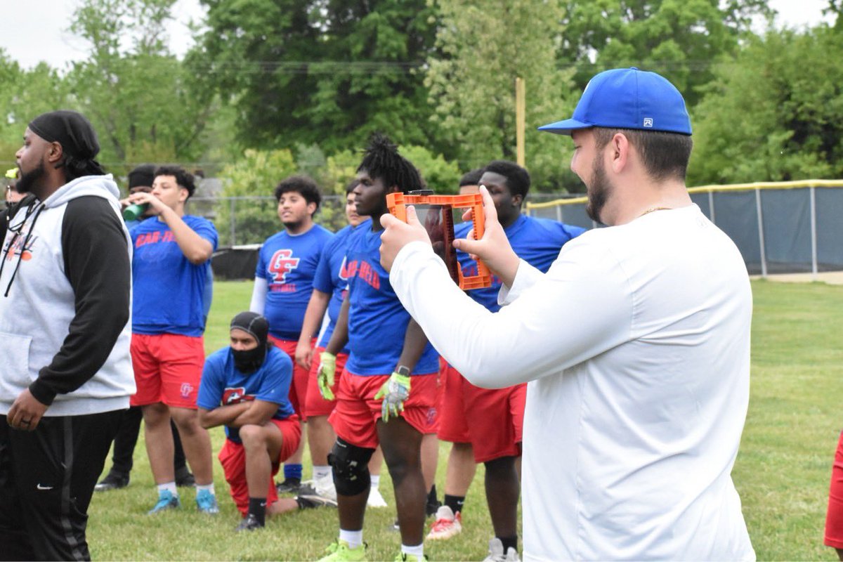 @Garfield_FB in the house for Big Man Camp @VarinaFootball @G_FHSAthletics 🐺🔴🔵🏈#Onepack