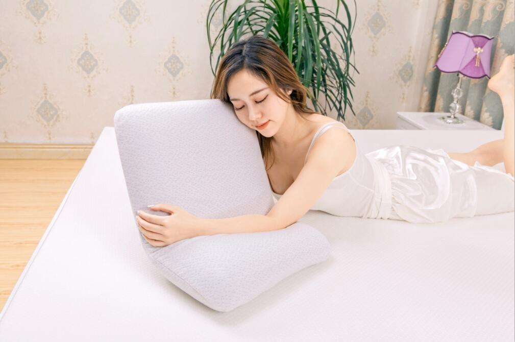 🌙 Made with top-grade memory foam and a refreshing Bamboo Charcoal coating, this pillow is perfect for the imminent summer season.
☀️ It's not just a pillow, it's a cool, comfy summer night's dream. 
😴 #wydenhome #Wydenpillow #coolgelpillow #Bamboocharcoalgelcoating