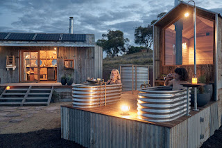 Discover the rural appeal of travelling icon Stella the Stargazer. #accommodation #travel #tourism #VisitVictoria @DelatiteWines #environment gourmetontheroad.com/2024/04/discov…