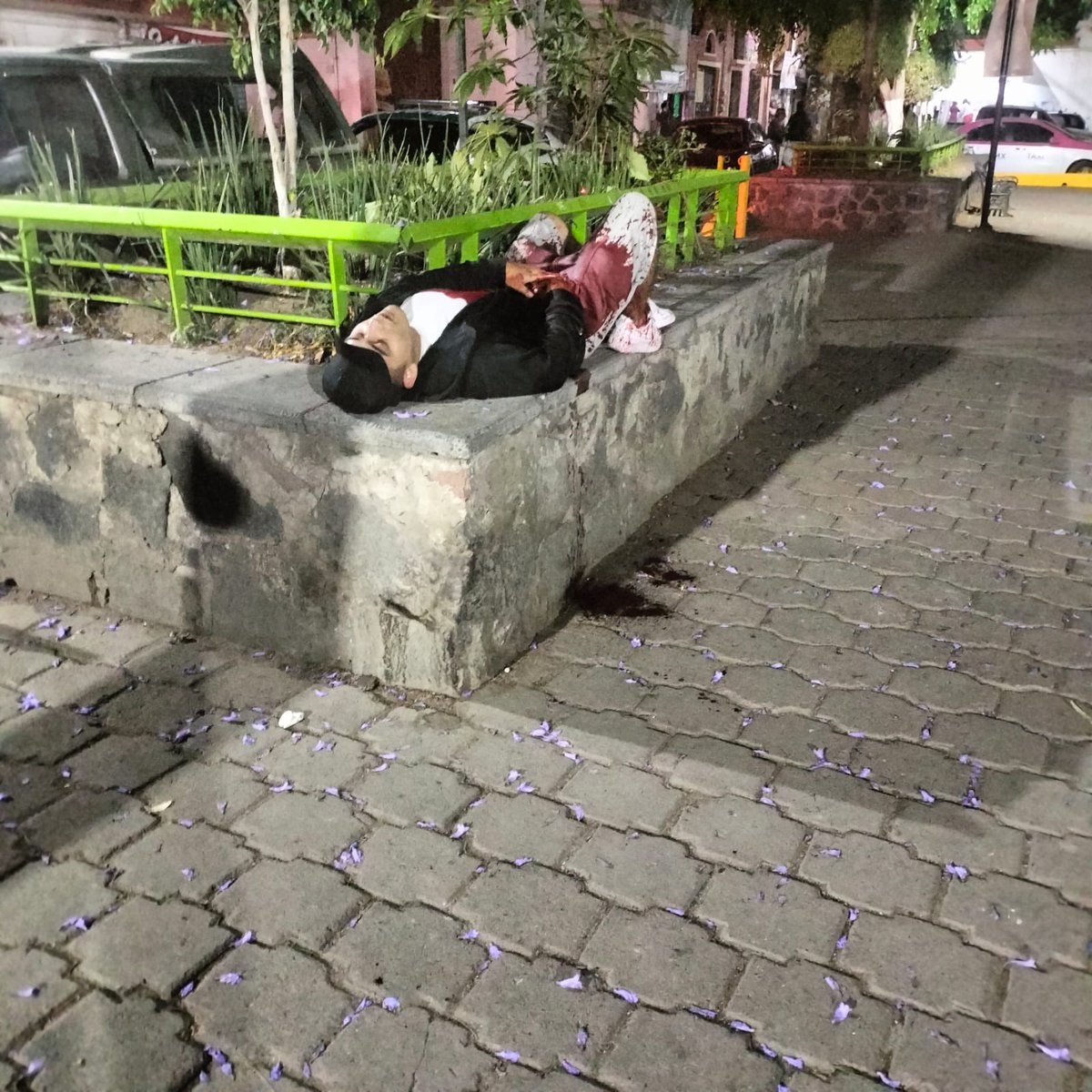amarilloalarcon's tweet photo. ‼️Reportan BALACERA con 5 personas heridas de BALA y piden apoyo para verificar la MUERTE de cada uno 

#Multihomicidio

A una calle de la plaza cívica de SANTA CRUZ ACALPIXCA #Xochimilco

La #FGJ #PDI en camino al lugar del ataque 

Las gráficas son de la balacera anterior 👇🏼👇🏼 https://t.co/rpJKU78xkx