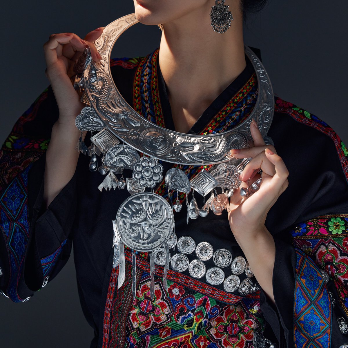 The attire of the Miao ethnic group is a crucial aspect of their culture. It is renowned for its unique style, vivid colors, and excellent craftsmanship. Typically, Miao women adorn themselves with silver crowns and bracelets. 
#ChineseCulture #learnChinese #Chinesestudy