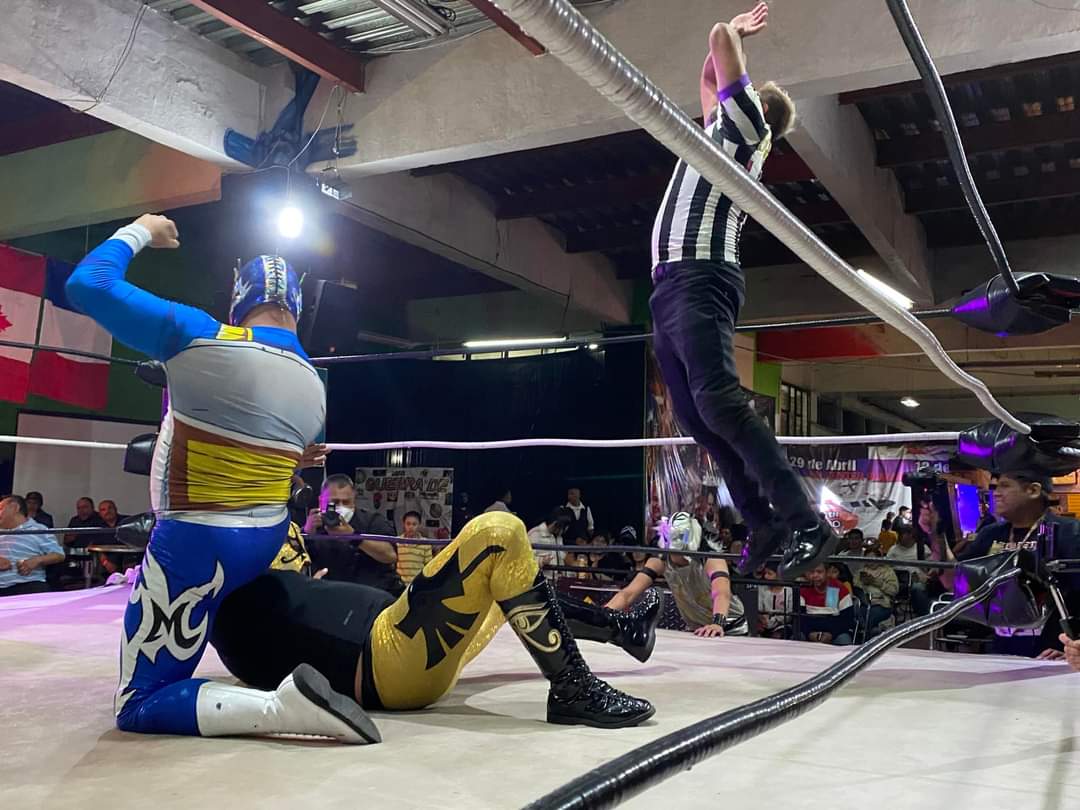 LaTijeraLucha's tweet photo. En una lucha inicial de nuevo talento en la #ArenaReyBucanero, la dupla ruda de #GuerreroEgipcio y #Pavor caen ante la inteligencia de #Metalico y la espectacularidad de #SilverFox, quien con un vistoso lance abre el camino para que su pareja defina con una llave la batalla... https://t.co/AOJ1fzXi9f