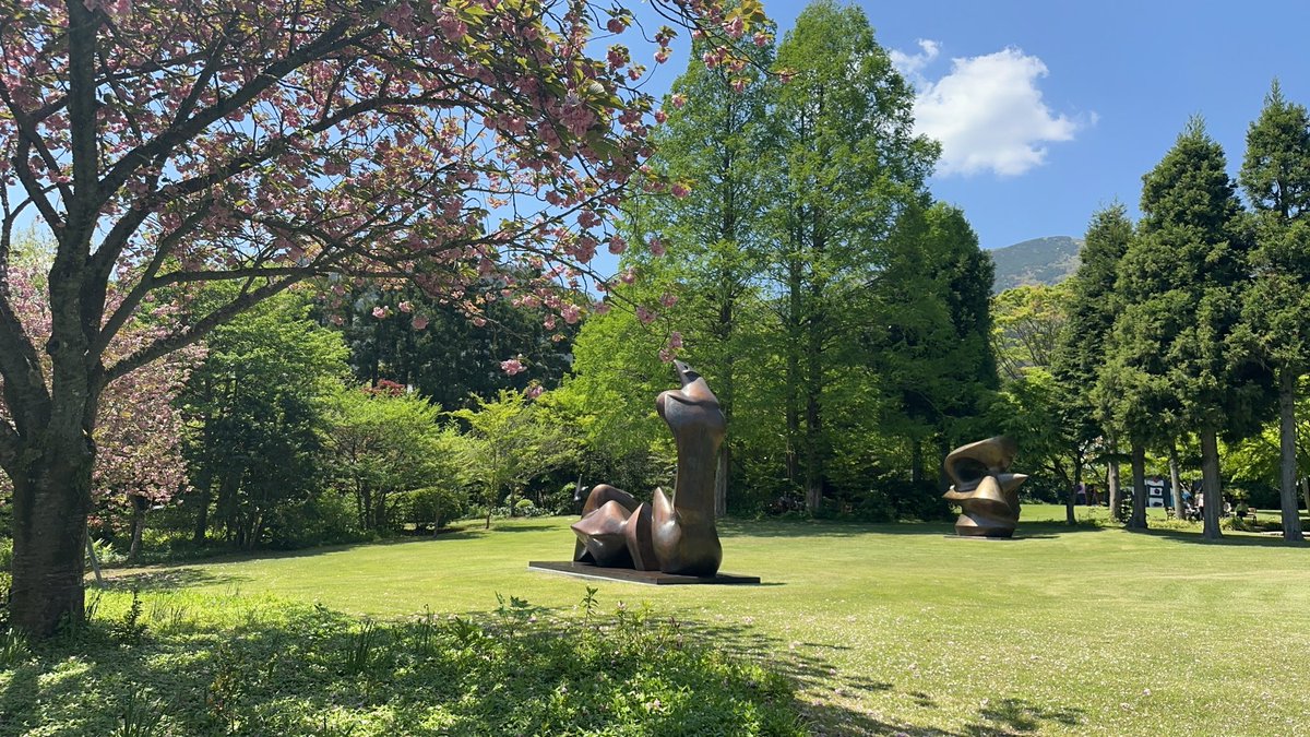 箱根　彫刻の森美術館
桜と空と新緑のコントラストが綺麗🌸