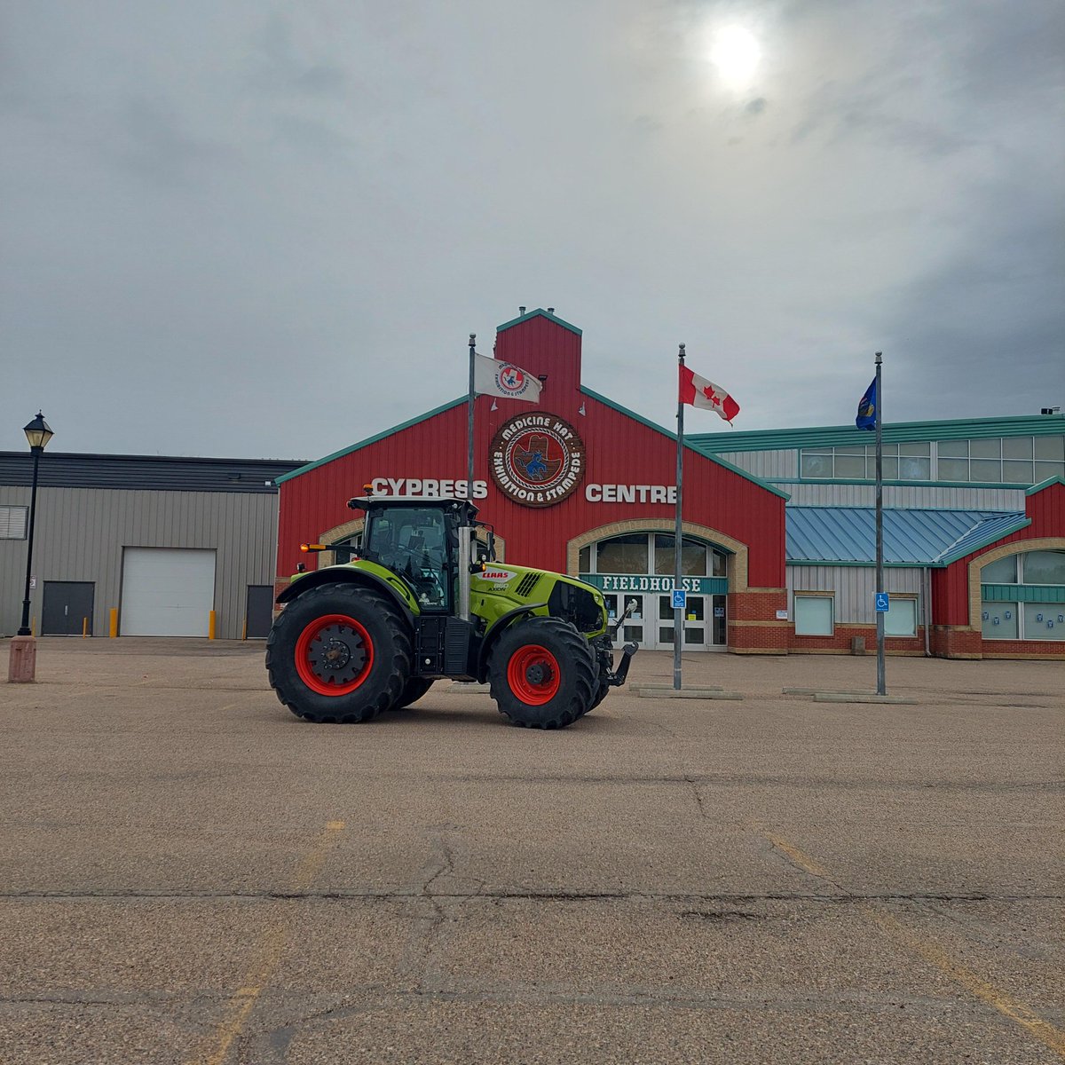 AlbertaAGCentre's tweet photo. Did you spot us at the Medicine Hat Indoor Rodeo? 🤠 Just one of many events in the Medicine Hat Exhibition and Stampede! Keep an eye out this summer, too, and stop by our Dunmore location if you're heading down for the Medicine Hat Stampede! 👀 #agtwitter https://t.co/4h3eYsFVxu