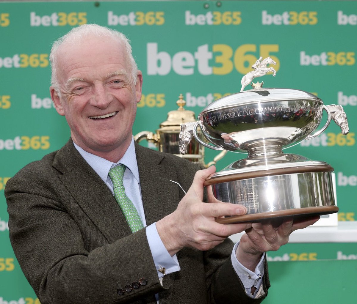 King of the jumps 👑 

Willie Mullins is British Champion Jump Trainer for the first time 👏