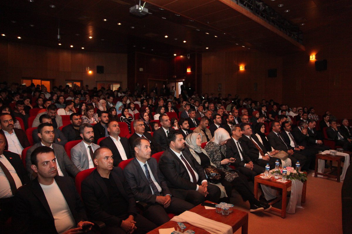 Tarihe Damga Vuranlar Haluk Dursun/Ahlat programımız 350 kişinin katılımıyla başarıyla gerçekleştirildi.
