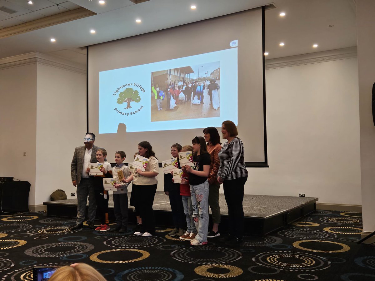 Eco club @LightmoorPri attended a lovely award ceremony this morning for their efforts taking part in the Junior Street Champion schools litter picking competition - we were joint first! Thank you @TelfordWrekin #greatbritishspringclean