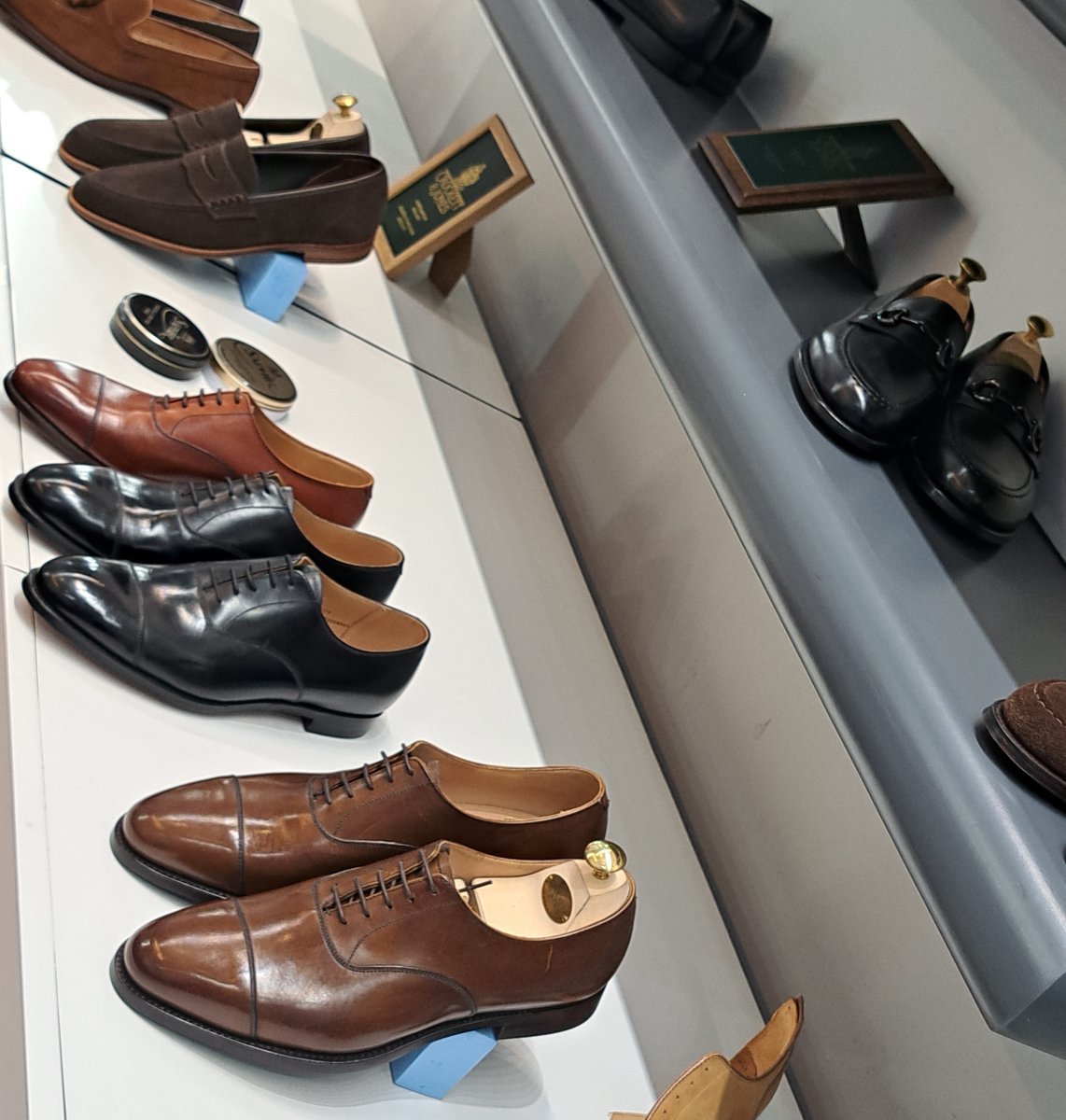 Happy Saturday!
Skyvaletshoes.com #shoestyle #leathershoes #shoesoftheday #menstyle #depiedencap #cordovan #classicmenstyle #fashionable #shoesaddictporn #shopsmallestagra