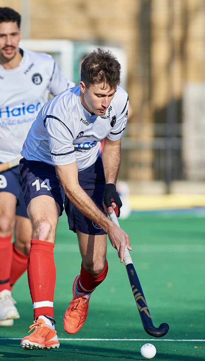 Welcome <a href="/chrisporter14/">Chris Porter</a> to #TeamWCP 🏑🤝
•
The <a href="/OxtedHC/">Oxted HC</a> Powerhouse uses the #AJ137 💛
•
#TeamWCP #WCPHockey #OxtedHC 
📸 <a href="/Debbiechristo11/">Debbie christopher</a>