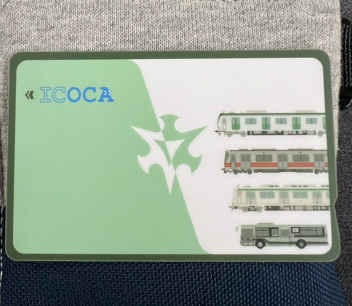 京都市営地下鉄オリジナルデザインのICOCA 二条駅券売機（3台のうち真ん中、購入できるデザインの掲示あり）で購入しました。

ちなみに京都駅中央口（JRの地下東口至近）の券売機には掲示がなく、発売の確認が取れませんでした。

2024.04.28 6:50ごろ購入

#ICOCA #京都市営地下鉄