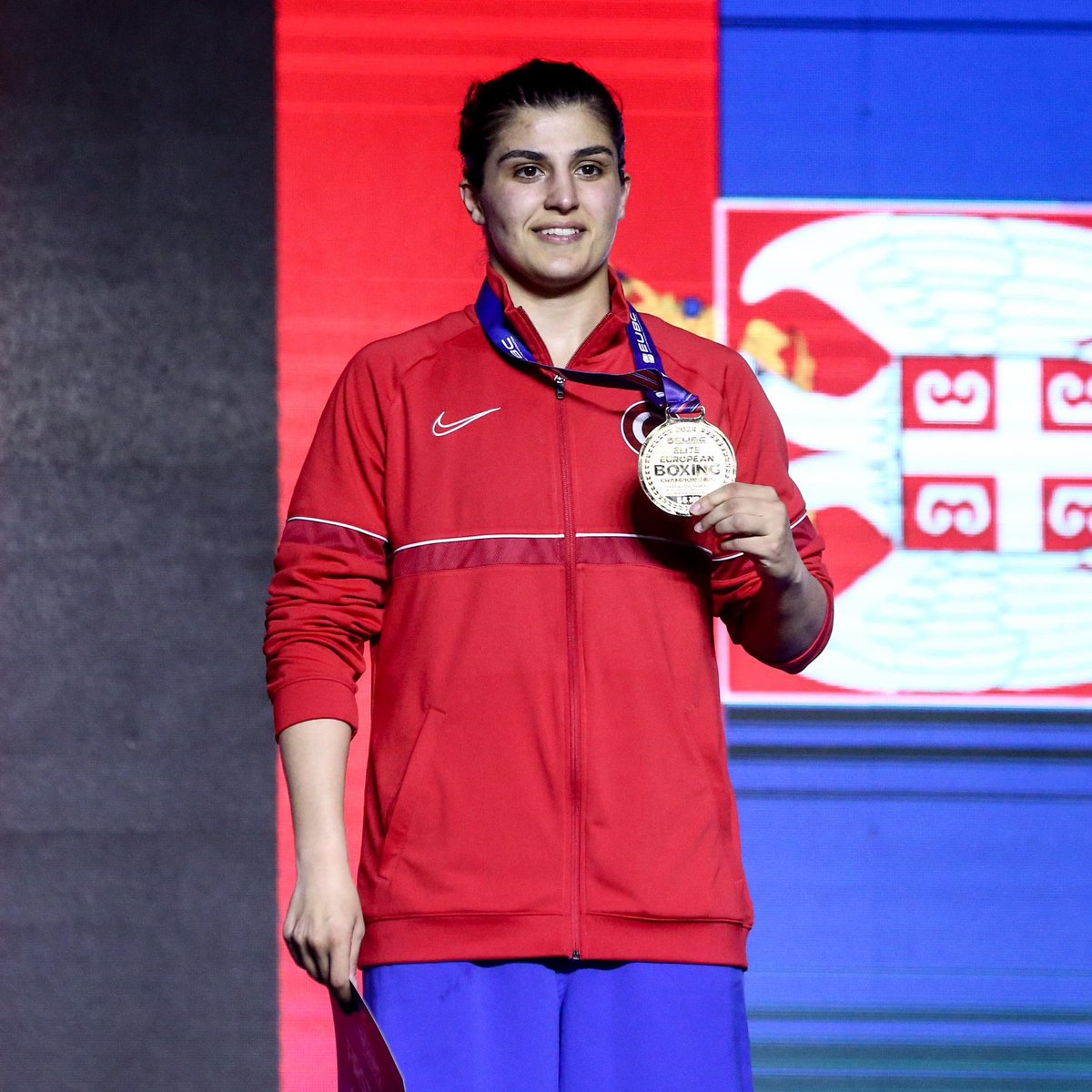 Sırbistan’dan 2 madalya ile dönüyoruz🥇🥇🥊

Avrupa Boks Şampiyonası'nda altın madalya kazanan milli boksörlerimiz Buse Naz Çakıroğlu ve Busenaz Sürmeneli'yi tebrik ediyor, milletçe bizleri gururlandıran milli sporcularımızın başarılarının devamını diliyorum🇹🇷